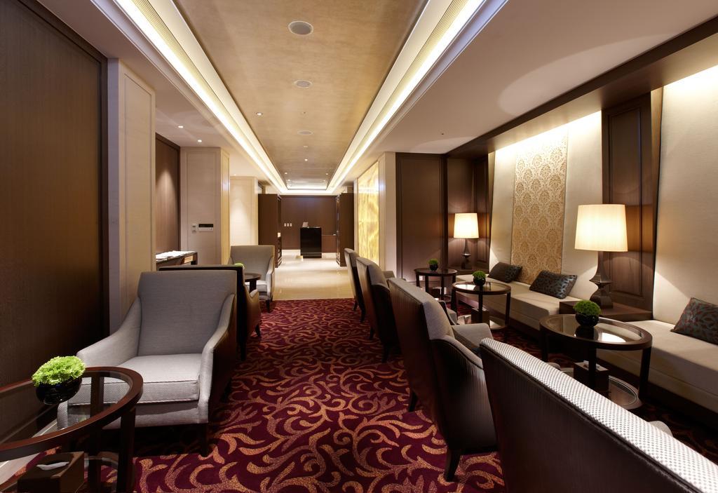The Okura Prestige Taipei Hotell Eksteriør bilde The lounge at the airport