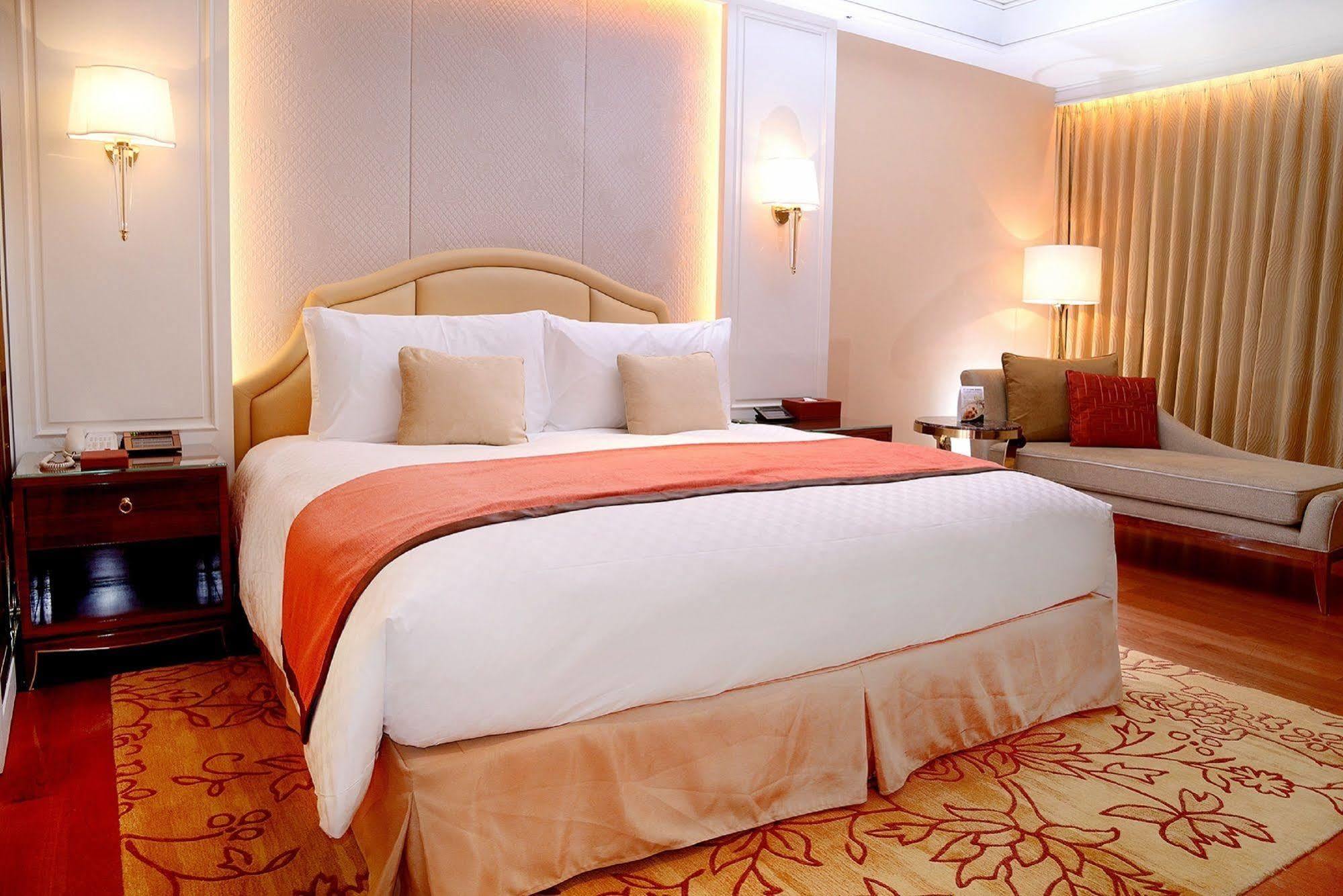 The Okura Prestige Taipei Hotell Eksteriør bilde A bedroom at the hotel
